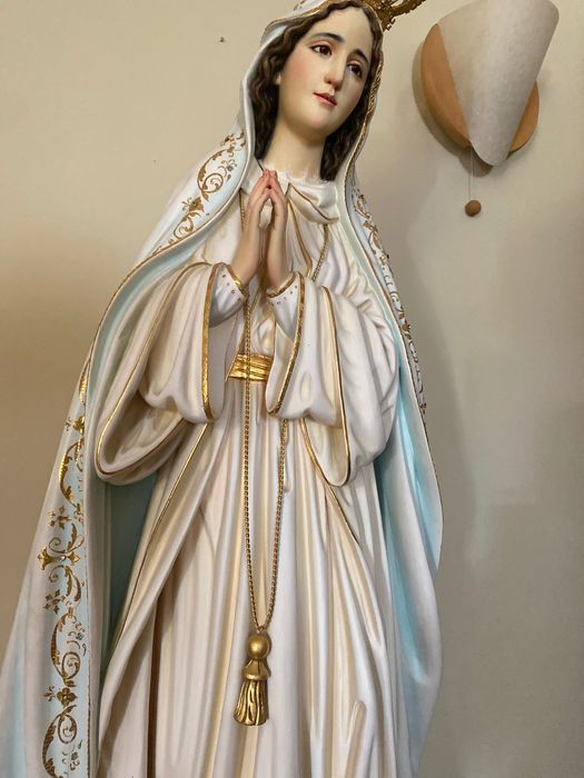 Estátua de Nossa Senhora de Fátima em Madeira – Peça Artesanal Única