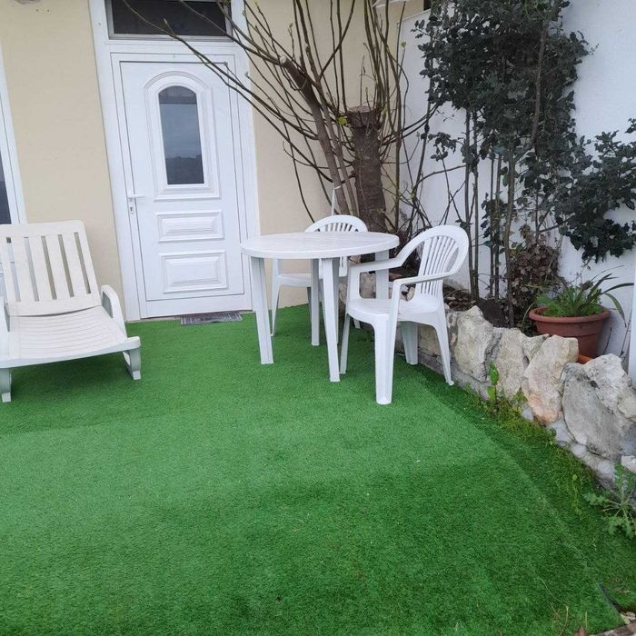 Quarto para arrendar, despesas incluídas, com casa da banho e pequena cozinha uso privado, em Fatima