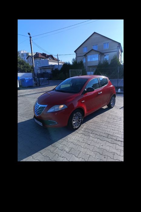 lancia ypsilon 2012