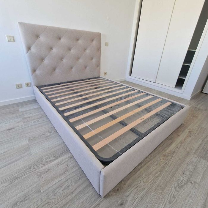 Camas De Casal Estofadas Top de Gama 190x140m Estrado Incluído 199€ !!