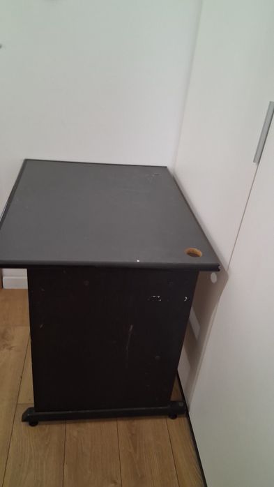 Sprzedam biurko   czarne .