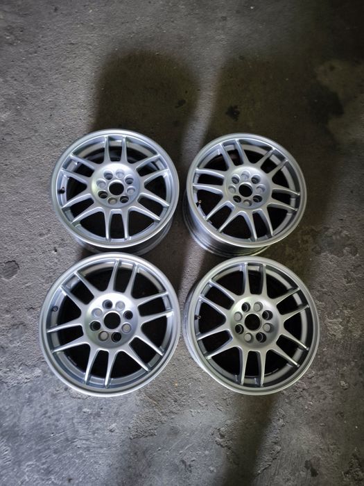 Jantes 15 4x100 OZ racing F1 originais Clio RS como novas 
7J
Largura : 7,5 J
