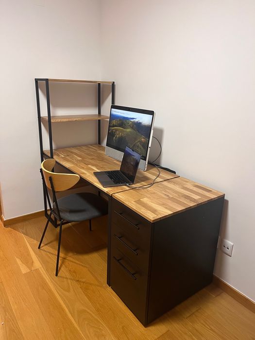 Secretária-estante, em carvalho e metal