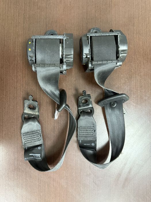 Ремені безпеки на Reno Clio