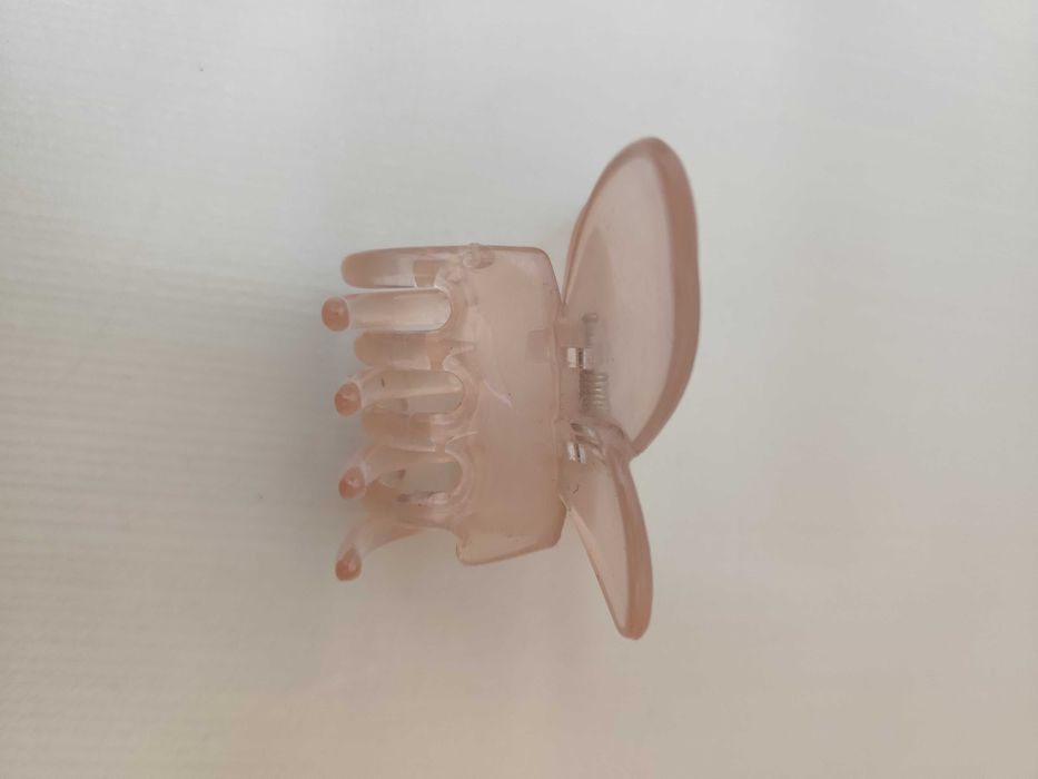 Różowa spinka motyl