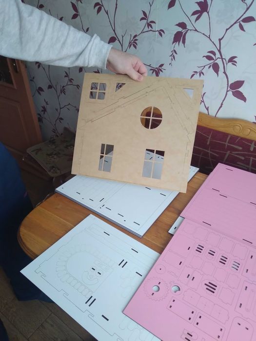 Будиночок для лялечок LOL із набором меблів і підйомником