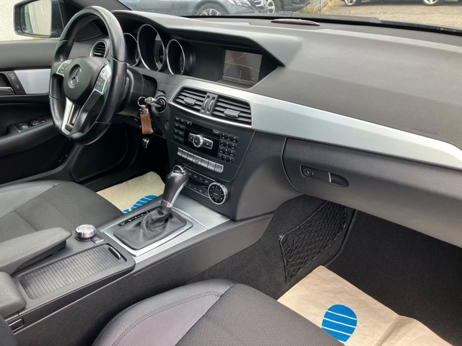 Mercedes-Benz C 250 — fotografia 11