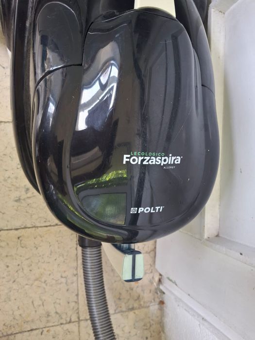 Aspirador com depósito de água