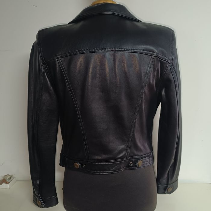 Casaco em pele preta lisa marca Gossip made in UK