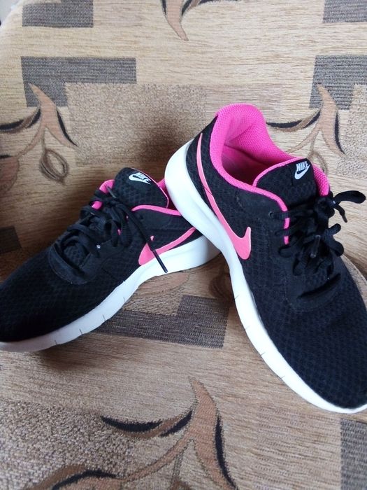 Adidasy Nike dla dziewczynki