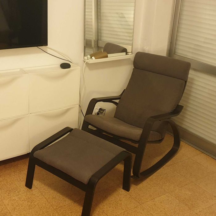 Cadeira de Baloiço IKEA POANG + repousa pés