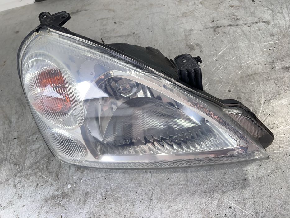 Фара від Suzuki Liana