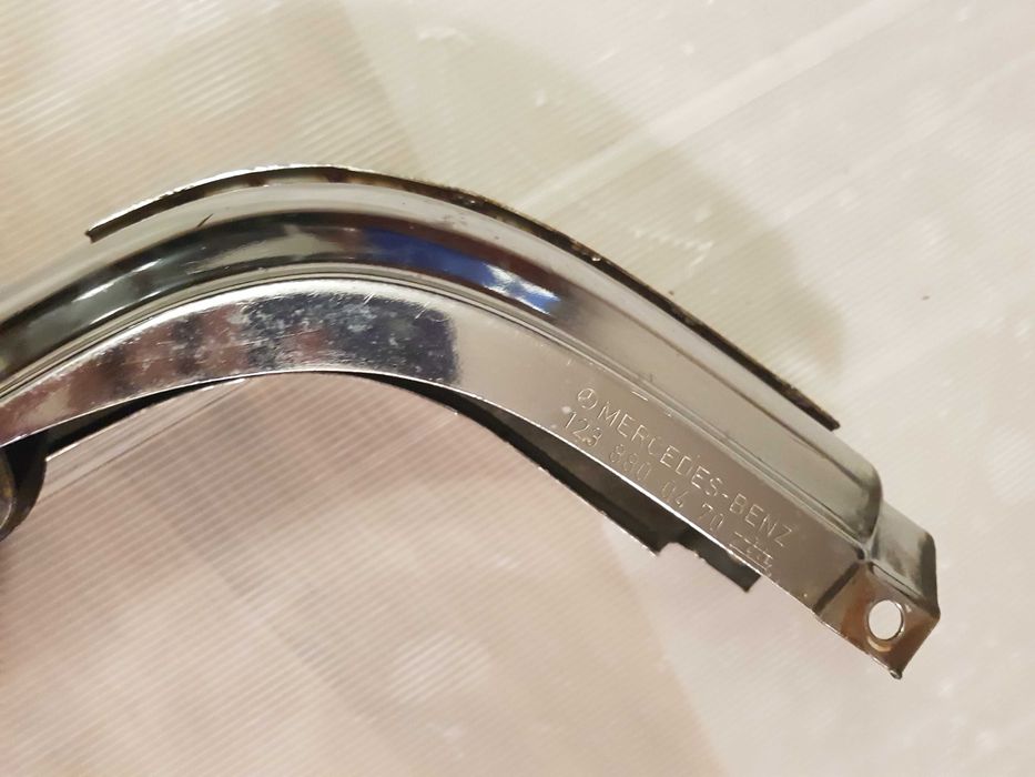 Kieł zderzaka przedni prawy mercedes W123 coupe