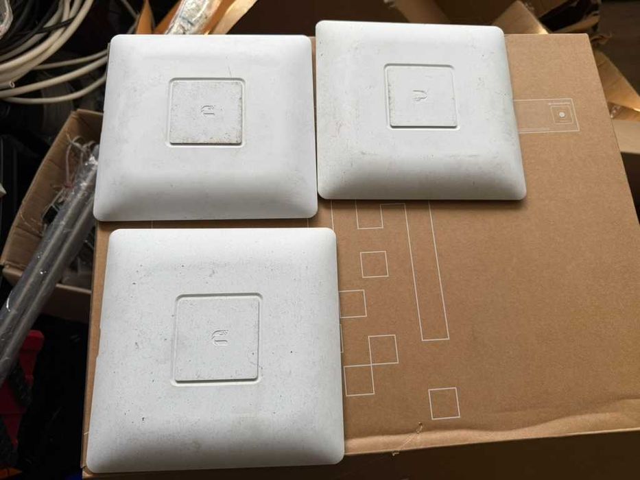 Zestaw AP Unifi UAP-AC + kontroler UCK