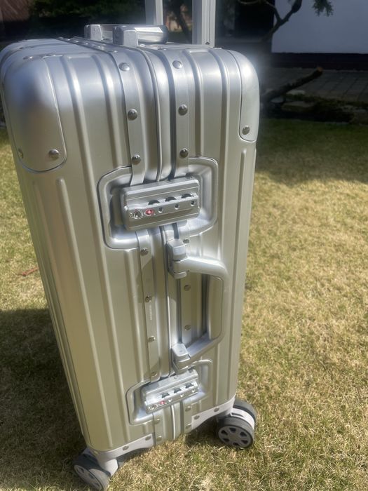 Aluminiowa walizka  20 . Kabinówka .
