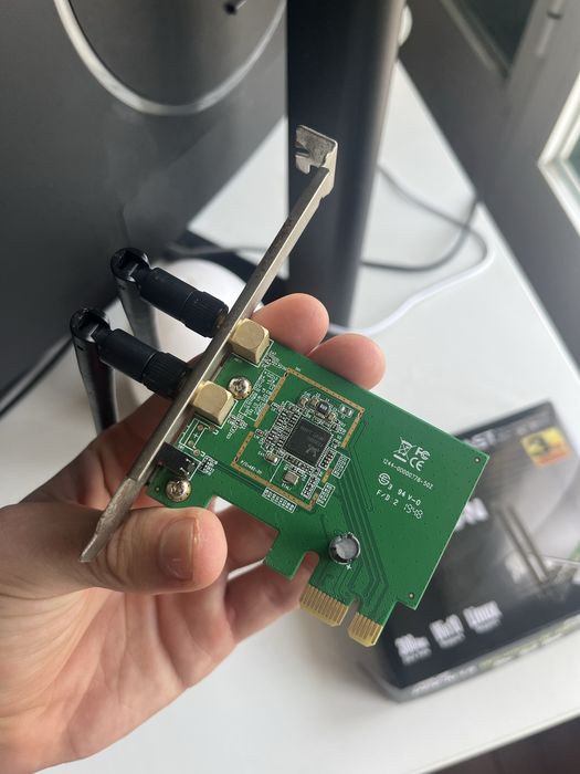 Placa de Rede Wi-Fi PCIe ASUS PCE-N15 300Mbps (Com caixa)