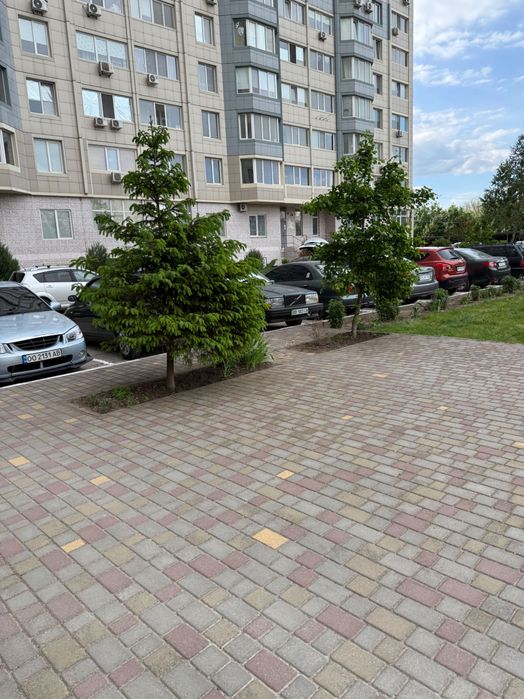 Простора квартира з панорамою моря