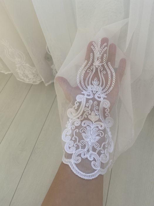 Тюль білого кольору