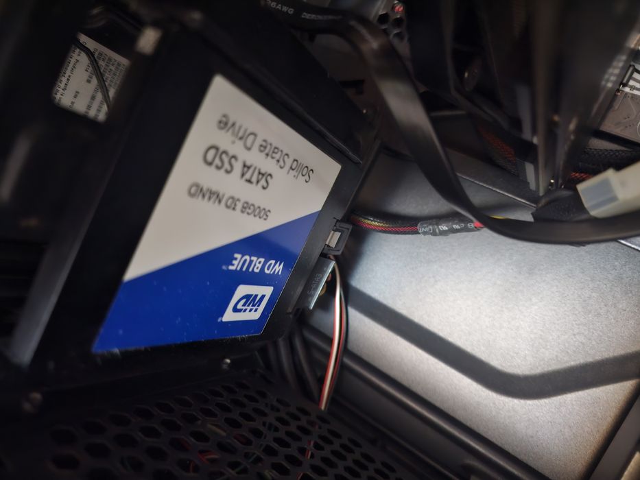 PC - B550 - Ryzen 3600 - 16GB 3200 DDR4 - 500GB + 2TB - GTX 1070 8GB