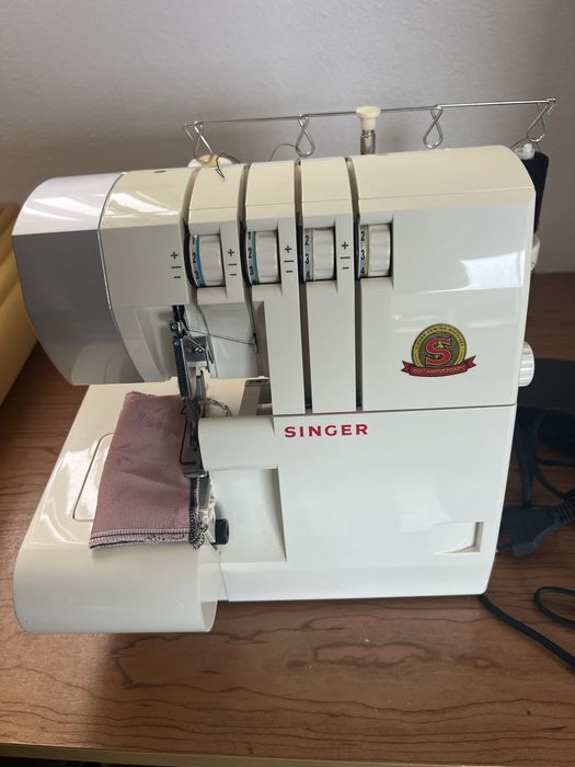 Maquina Singer Corte e Coze