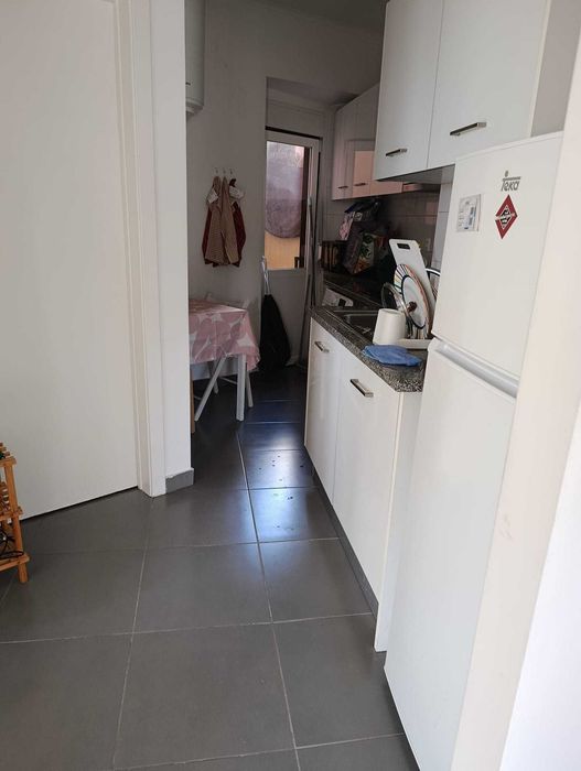 Quarto em Apartamento T2 - Zona do Beato.