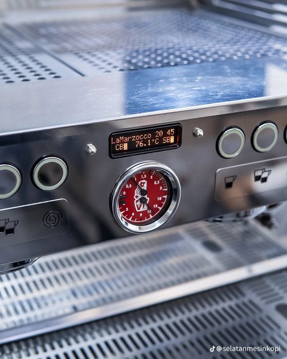 Кавомашина La Marzocco Linea PB 2 Group. Для високого потоку