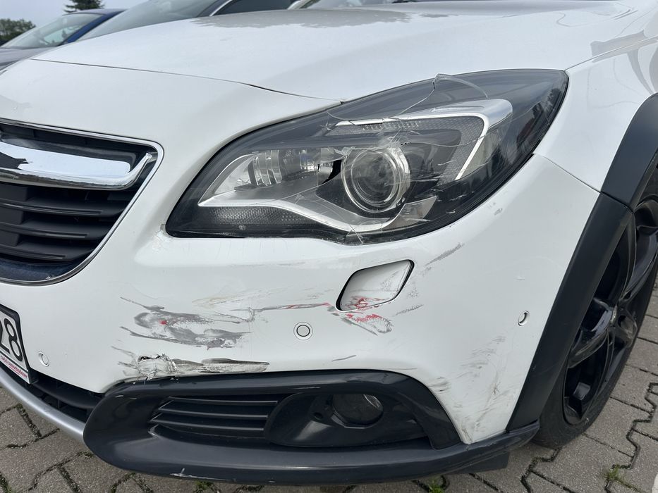 Opel insignia uszkodzona