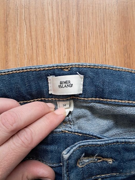 Jeansy River Island