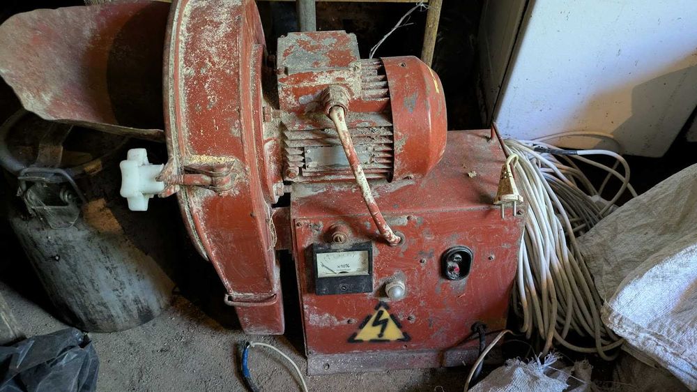 Електричний млин / подрібнювач зерна з потужним двигуном