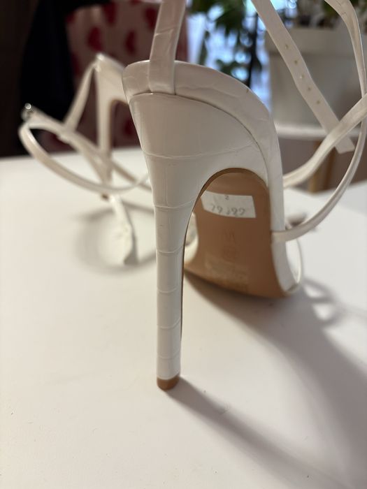 Buty na szpilce boohoo