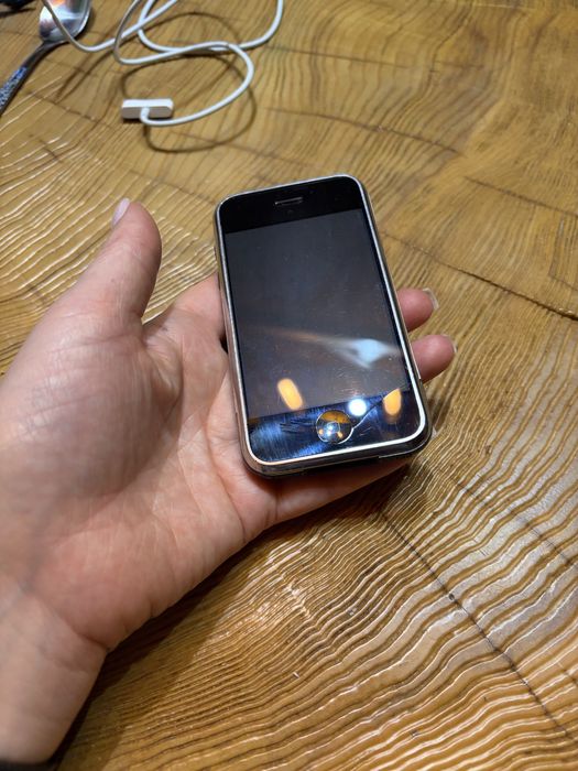 Iphone 4 и Iphone 2g