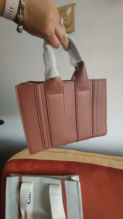 Mała nowa  torebka z napisem Chl