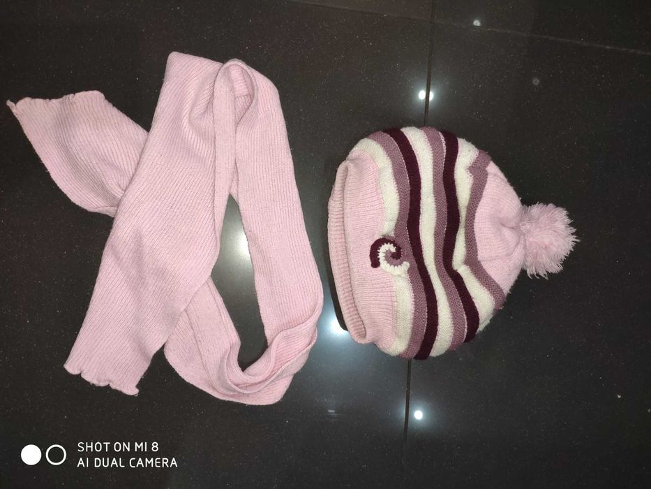 Czapka z szalikiem dla dziewczynki