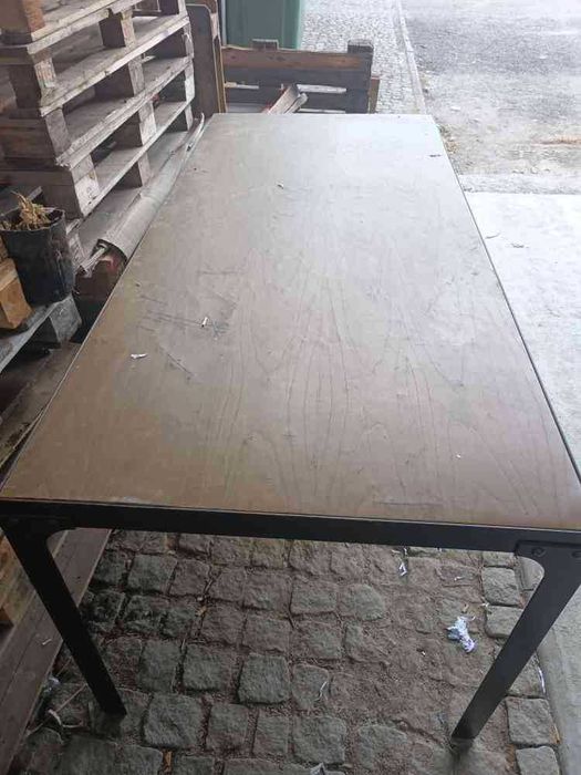 Mesa de trabalho robusta