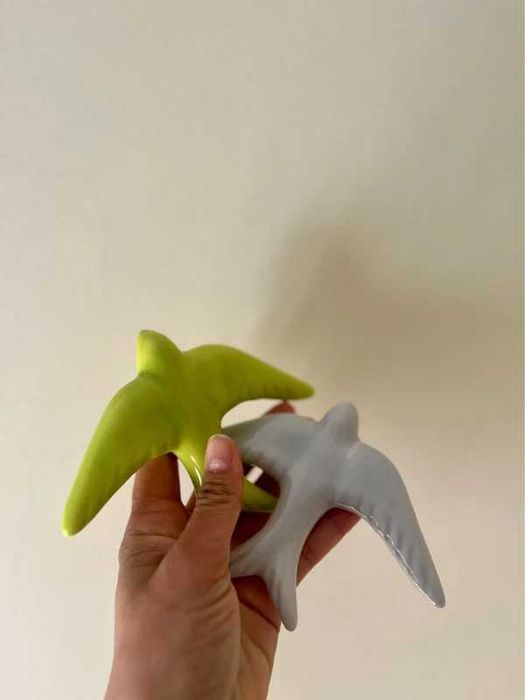 Stock off lote de 100 andorinhas em porcelana, várias cores e tamanhos