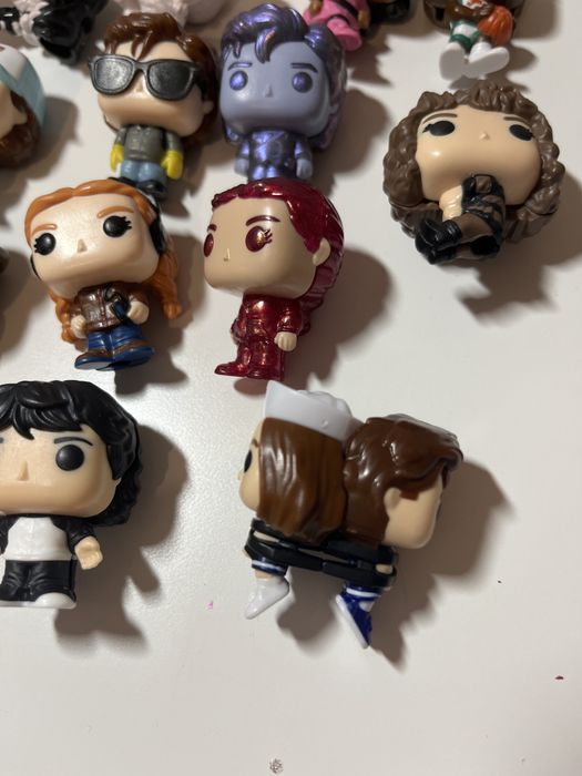 Vendo bonecos de Stranger things do kinder joy