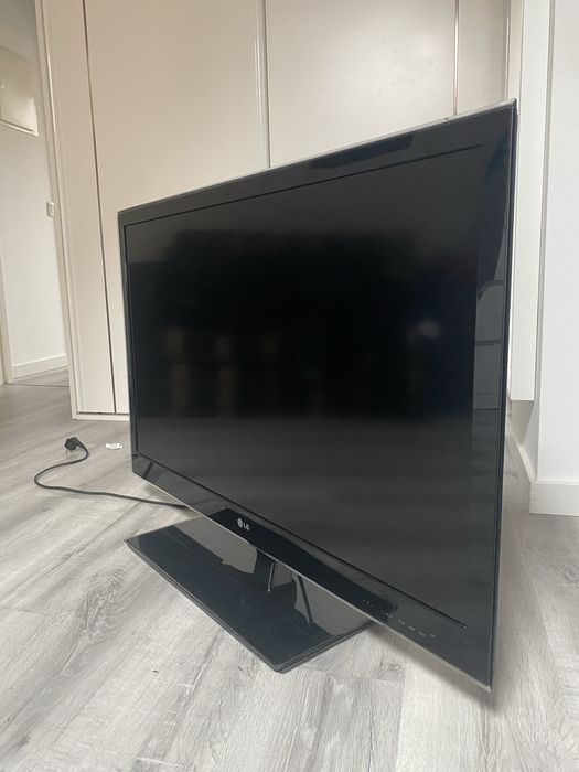 Tv LG com comando 110 cm