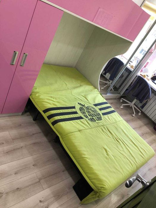 Двоповерхове ліжко з матрацем, диваном, шафою шухлядками та тумба з ящиками