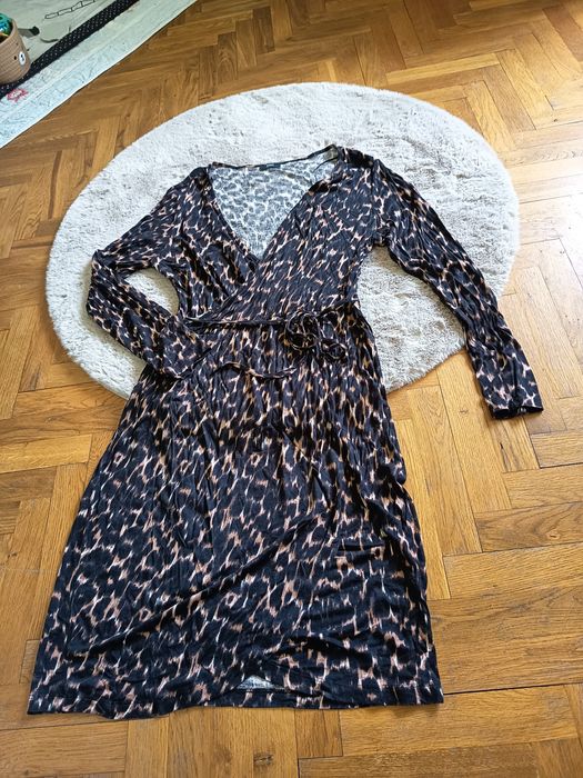 Sukienka w Panterkę . 100%Wiskoza. Roz 44