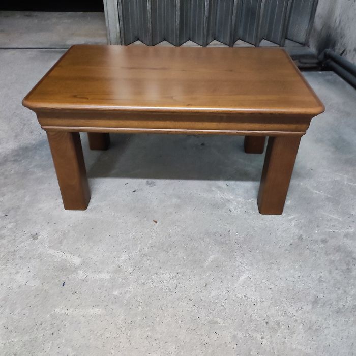 Mesa de centro em madeira maciça
