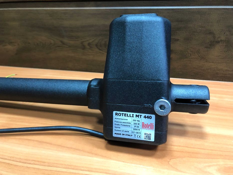 Автоматика для розпашних воріт, Привід на ворота, Двигун для воріт