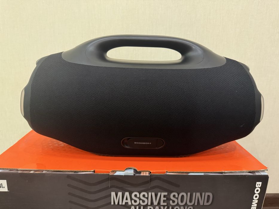 JBL Boombox 4.