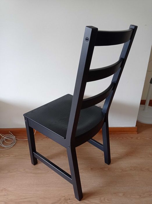 4 Cadeiras (4) para mesa de jantar pretas como novo