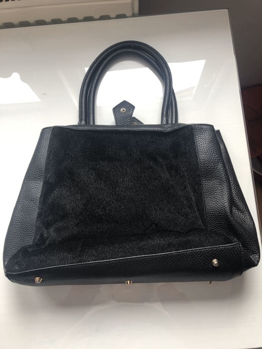 Czarna duża torebka