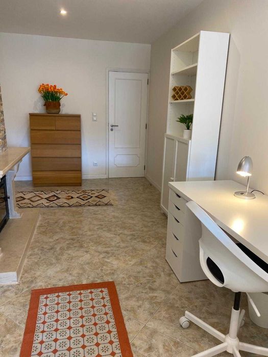 Quarto Particular para Estudante Universitária. Zona Hosp S.João/ISCAP