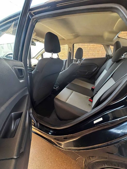 Ford Fiesta SE      2016