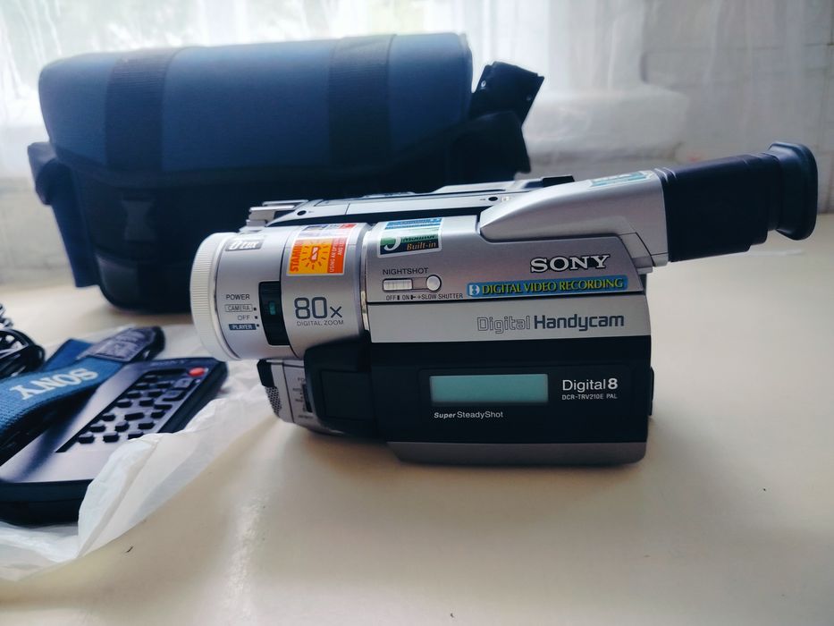 Відеокамера Sony Handycam Digital8 (Повний комплект з аксесуарами та сумкою)