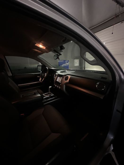 Toyota Tundra 2016 5.7