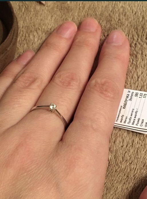 Золотое кольцо в белом золоте 17,5 размера.