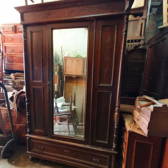 Roupeiros e armários diversos